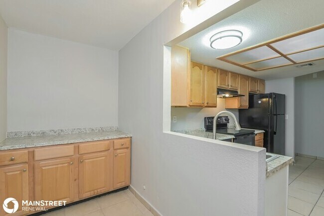 Building Photo - 737 E Oregon St