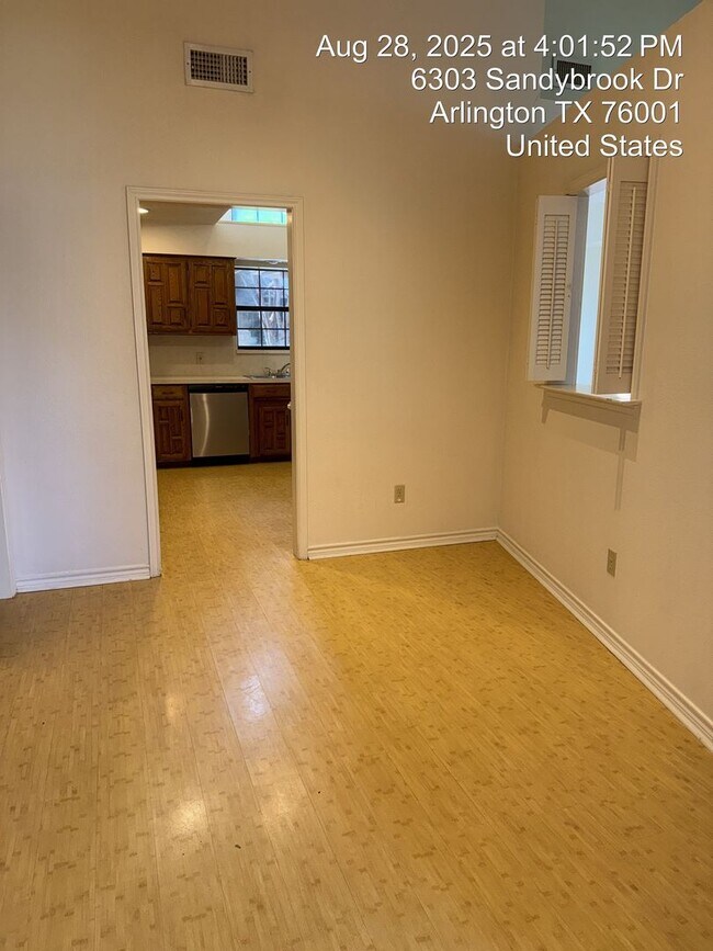 Building Photo - 6303 Sandybrook Dr