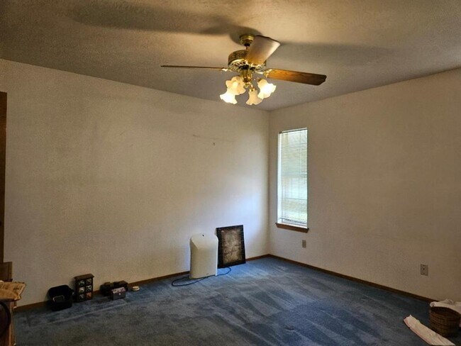 Building Photo - 102 Stubblefield Dr