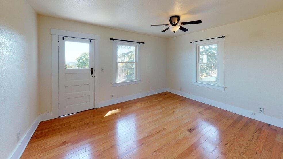 Building Photo - 2807 18th Ave S