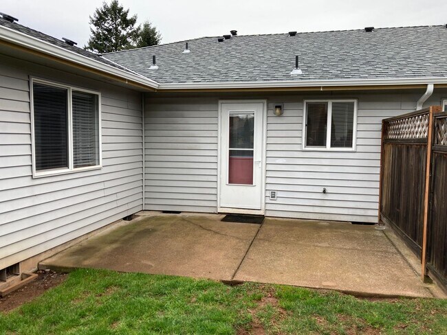Building Photo - Two Bedroom Duplex in South Salem, Landscaping Included!