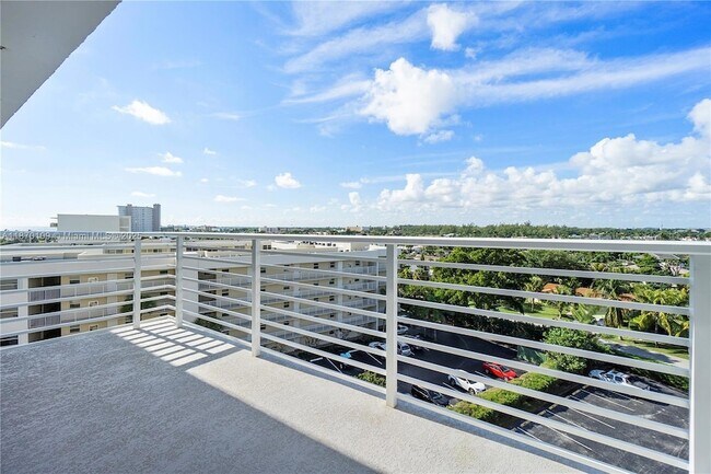 Building Photo - 2851 S Ocean Blvd