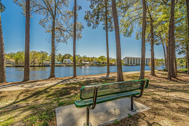 Building Photo - 686 Riverwalk Dr