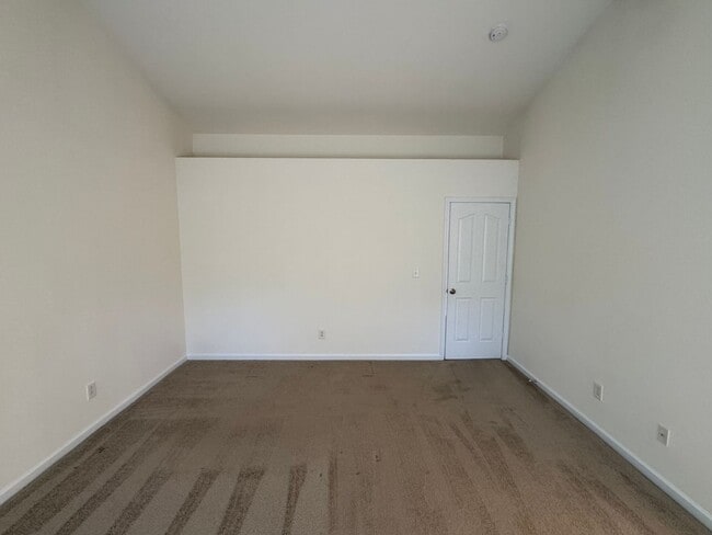 Building Photo - 6644 Sequoia Hills Dr