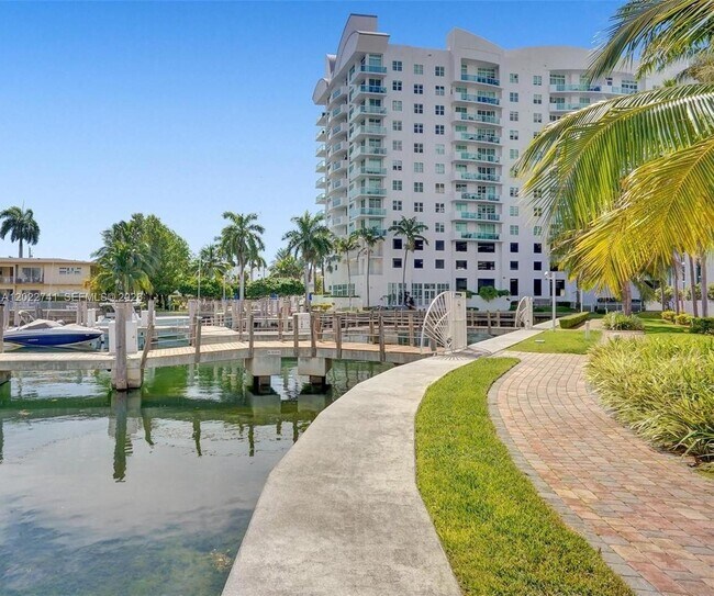 Building Photo - 7900 Harbor Island Dr