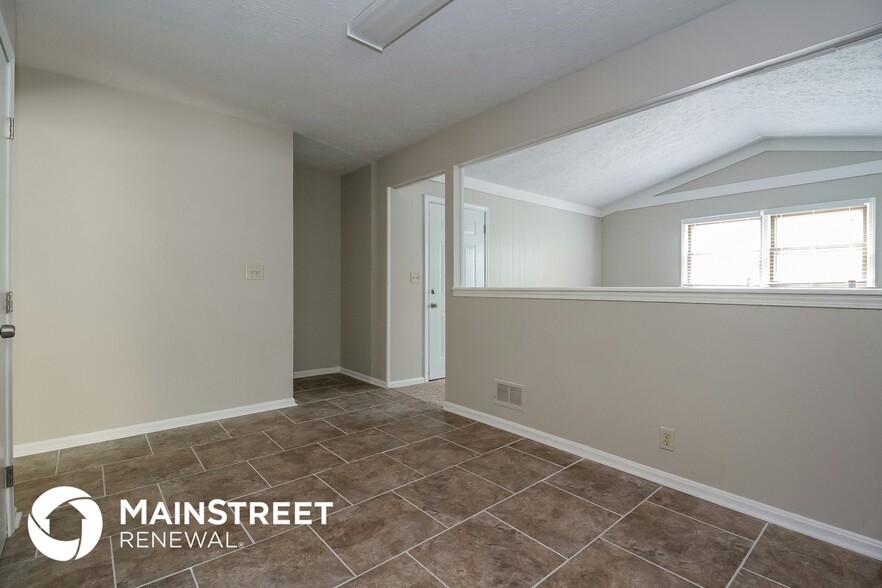 Building Photo - 5600 Wooded Lake Dr