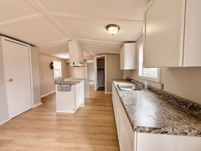 Building Photo - Open Concept 2 Bed, 2 Bath home FOR RENT in Laurel Lakes, NJ $1500