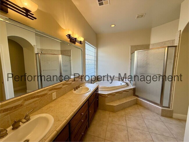 Building Photo - 12520 Crown Crest Dr