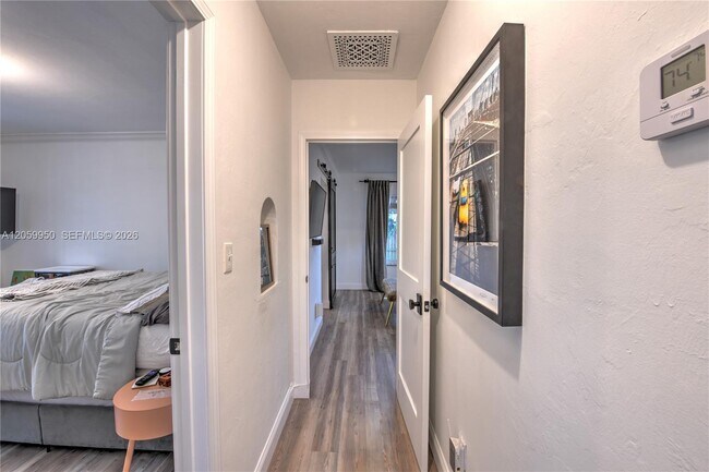 Building Photo - 110 N 16th Ave