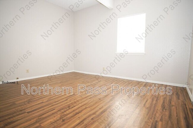 Building Photo - 3403 Pershing Dr