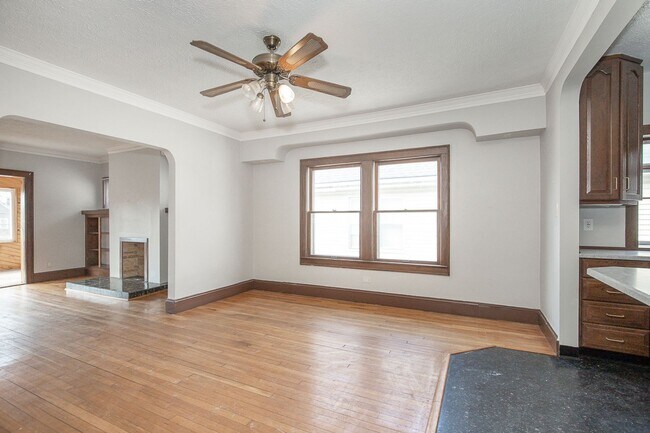 Building Photo - 14718 Bayes Ave