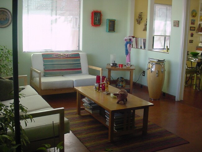 Building Photo - 2128 E 9th St