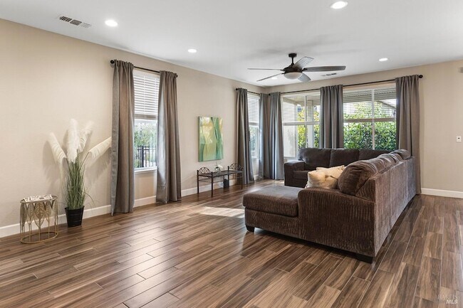 Building Photo - 343 Silver Ridge Dr