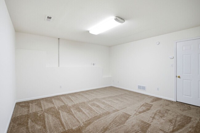 Building Photo - 2413-2415 Northampton Dr.