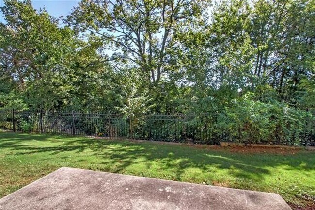 Building Photo - Brentwood Town home for lease