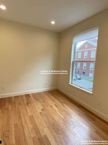 Building Photo - 380 Harvard St