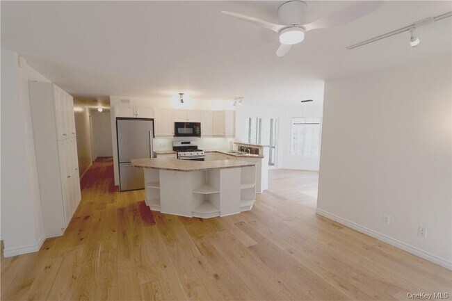 Building Photo - 63 Lawrence Hill Rd