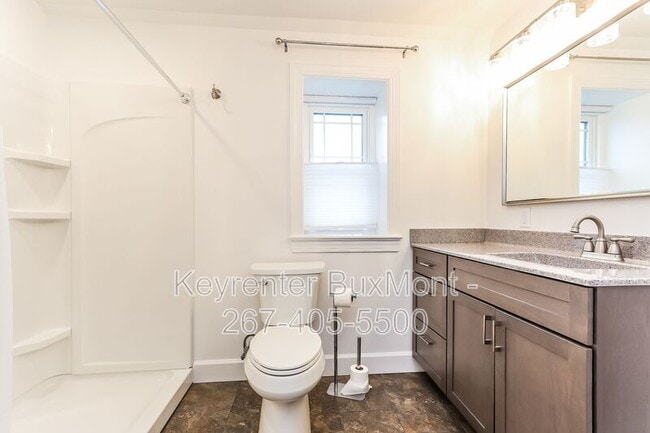 Building Photo - 529 B St