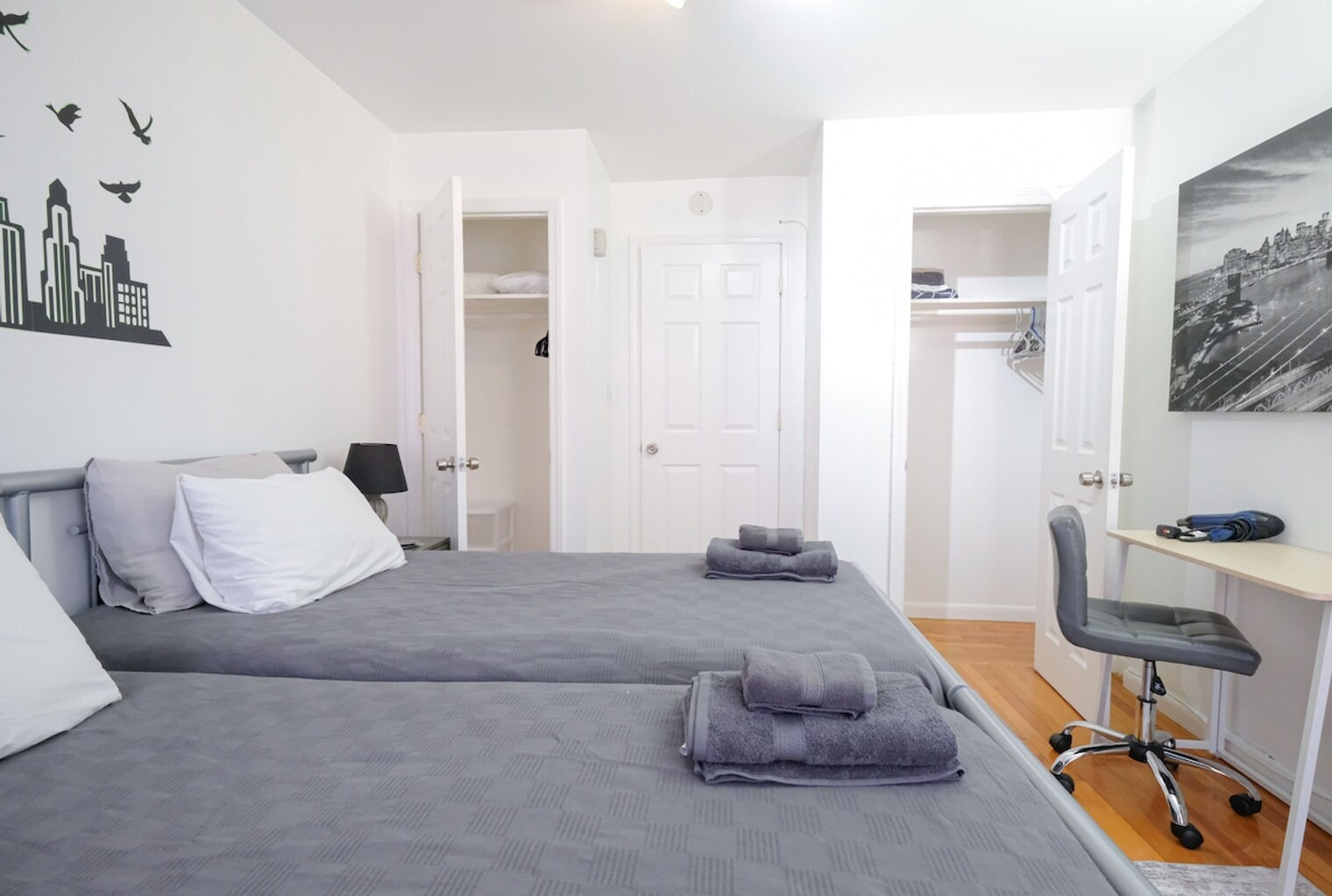 Building Photo - 305 E 104th St