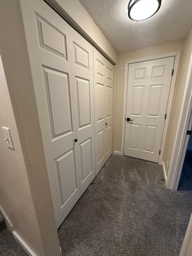 Building Photo - GET $500 OFF THE FIRST MONTHS RENT!!!