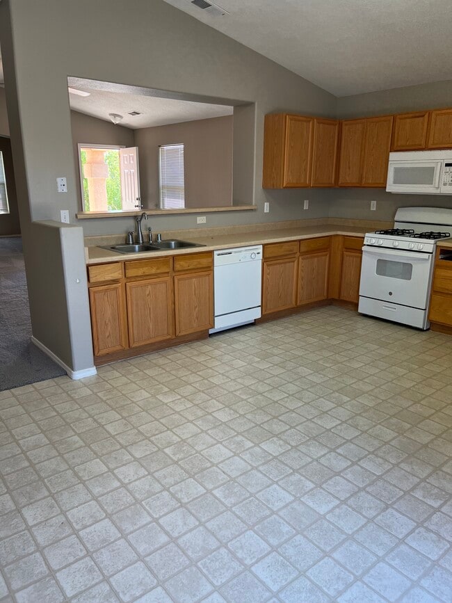 Building Photo - 2763 Butch Cassidy Dr SW