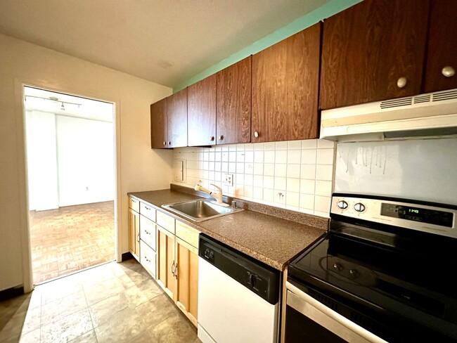 Building Photo - Charming 1 Bedroom/1 Bathroom Condo in Charles Village, Baltimore, MD!