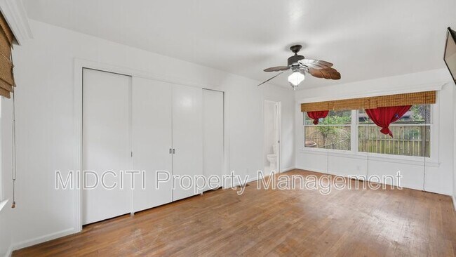 Building Photo - 1079 Canyon Dr