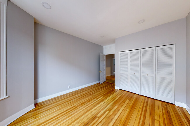 great closet space - 40 Orkney Rd