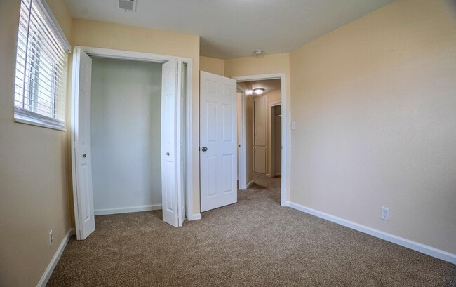 Building Photo - 588 Mulberry Cir