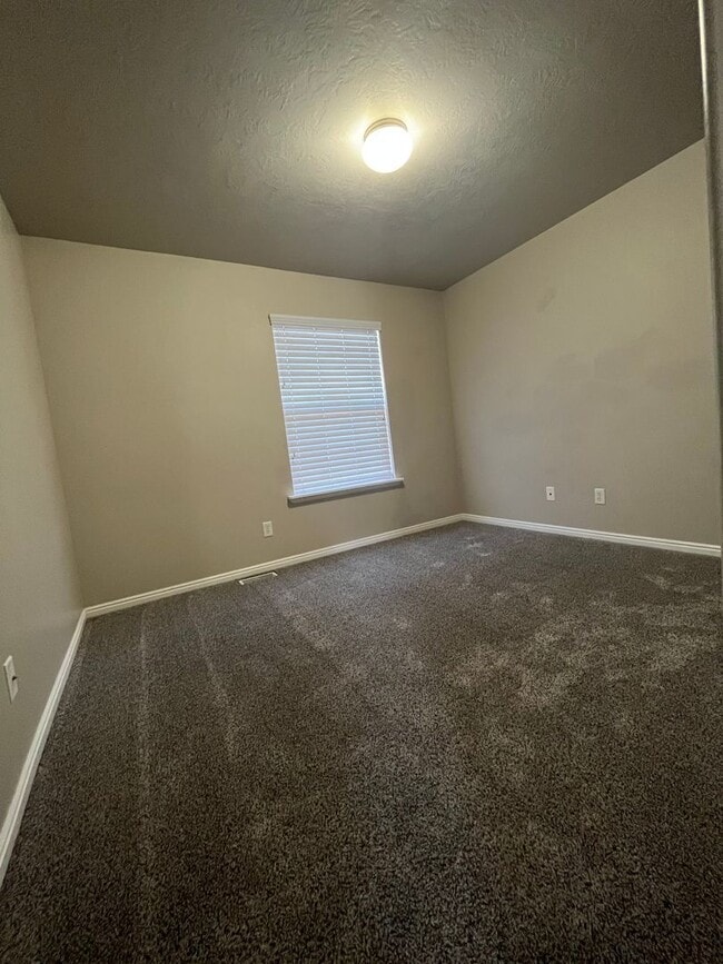 Building Photo - 3 Bedroom/2.5 Bathroom Townhome in Riverton