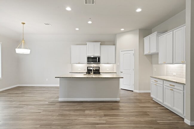 Building Photo - 18206 Bayonne Channel Ct