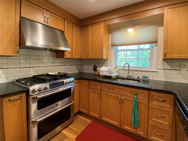 Building Photo - 213 Fort Lee Pl