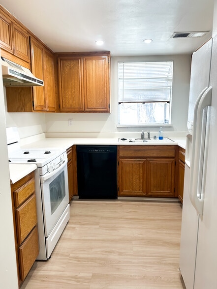 kitchen - 20342 Rue Crevier
