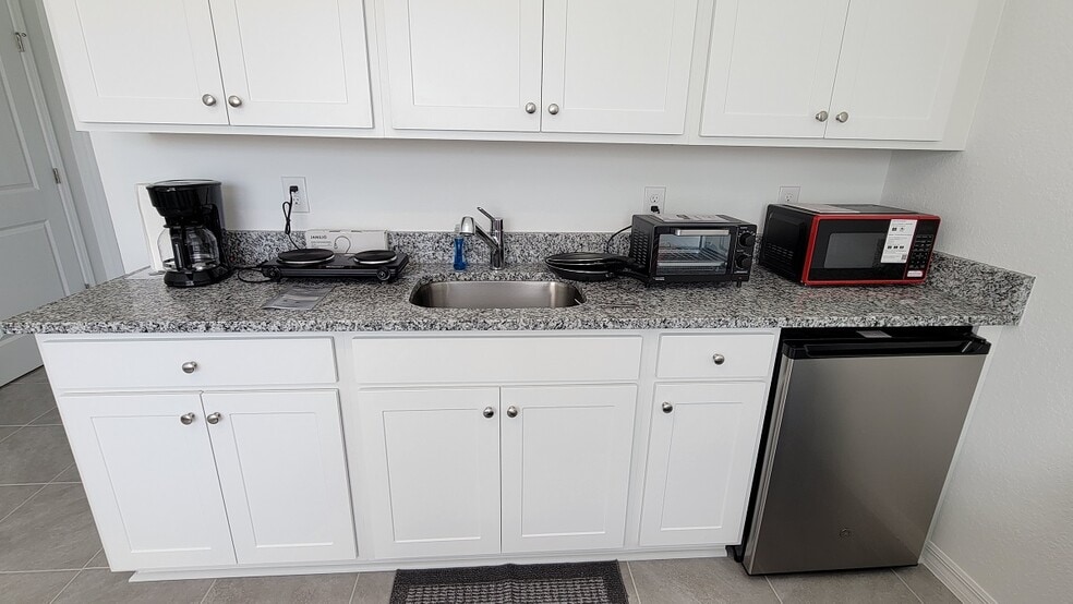 Building Photo - 733 Cleaves St SE