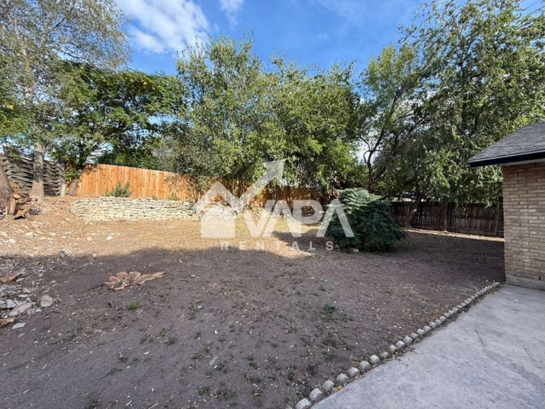 Building Photo - 5614 E Rolling Ridge Dr