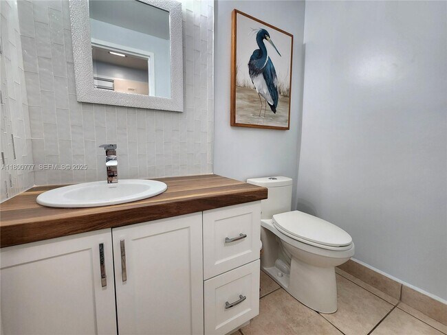 Building Photo - 3505 S Ocean Dr