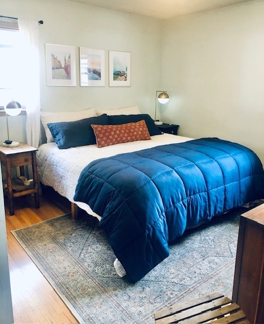 Main/larger bedroom - 4945 Zenith Ave S