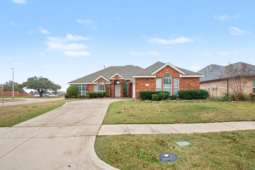 Building Photo - 5474 Golfside Dr