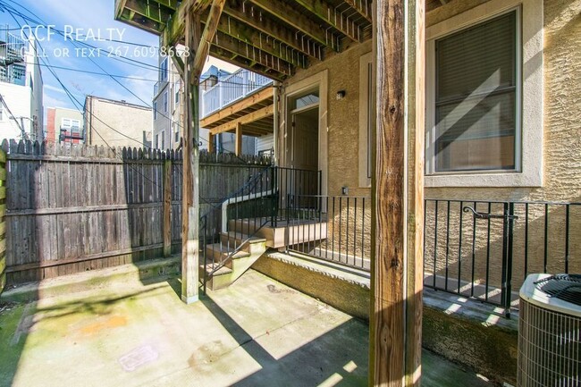 Building Photo - Bi-level Corner Apartment in Point Breeze