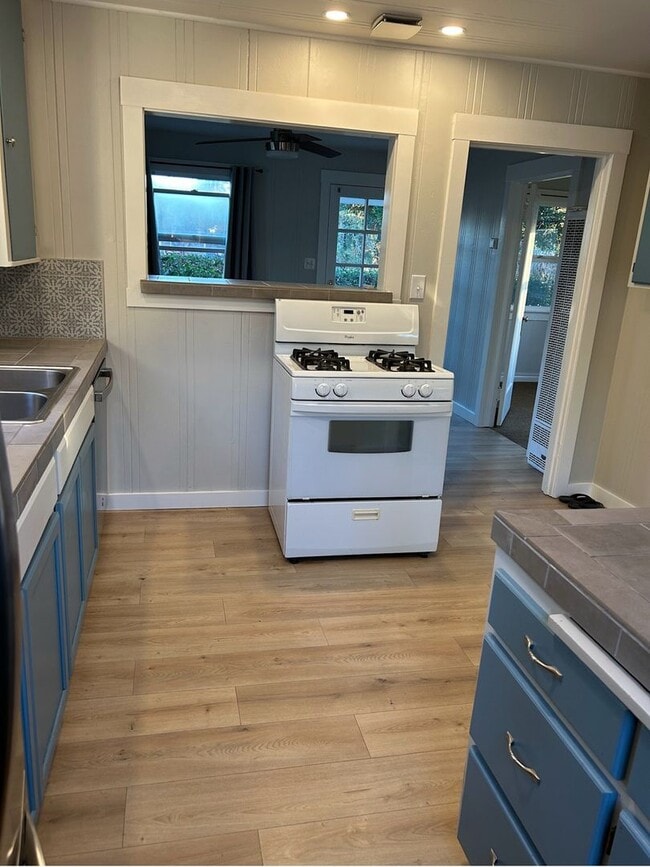 Building Photo - Cute Country Cottage 1 bedroom 1 bath