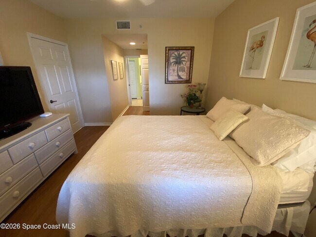 Building Photo - 8951 Lake Dr