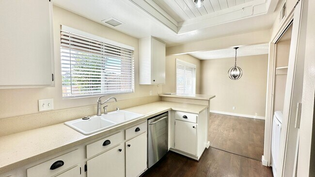 Building Photo - Beautifully Remodeled Upstairs Condo Unit with Private Balcony Patio in Downtown Fallbrook!