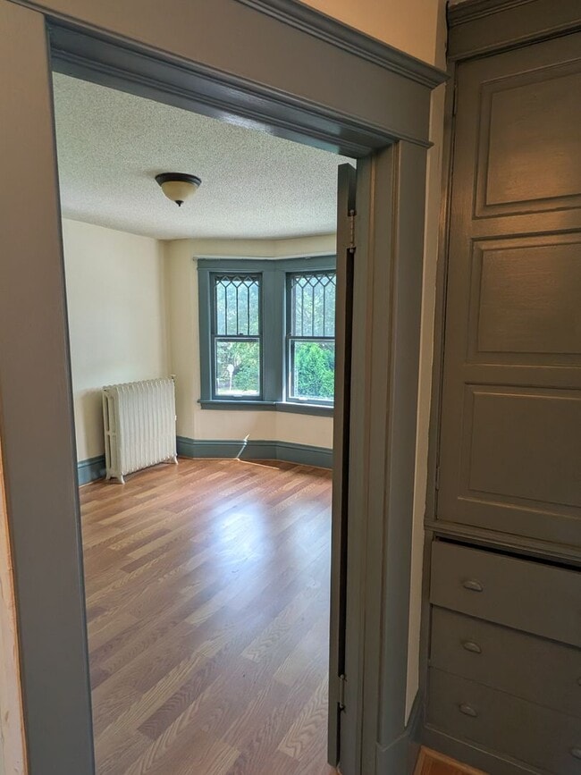 Building Photo - Charming 5-bedroom home in the heart of Hamline–Midway!