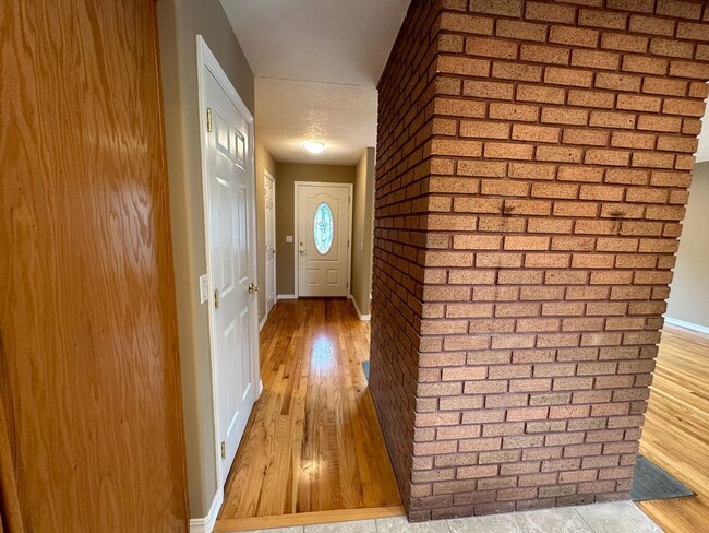 Building Photo - Perfect 4 Bed 2 Bath w/ Finished Basement ...