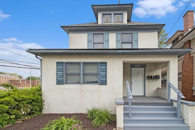 Building Photo - $799 Chic & Renovated 1BR with Style- Ask ...