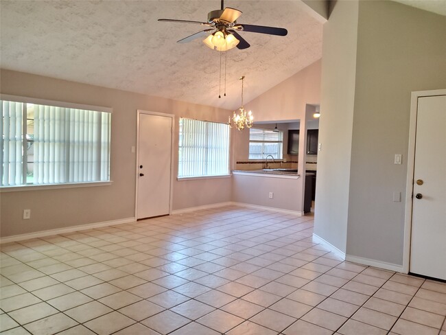 Building Photo - 16315 Thistleglen Dr