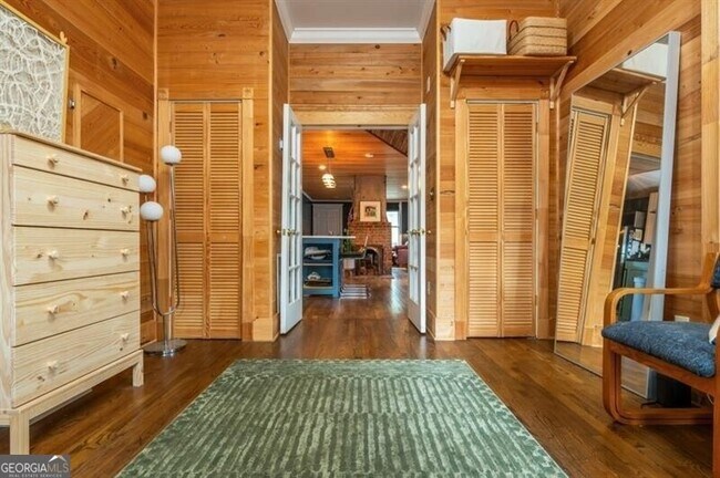 Building Photo - 154 Savannah St SE