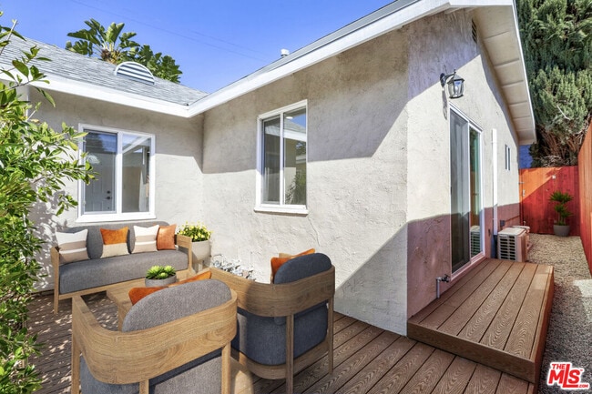 Building Photo - 1722 N Ave 45