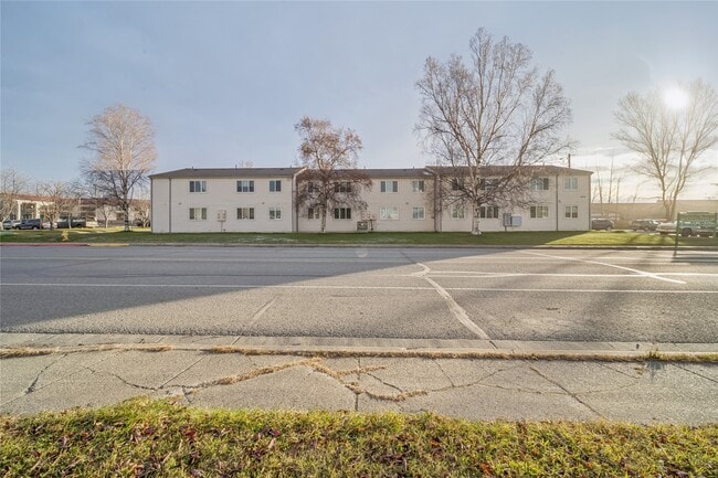 Building Photo - 424 E Dogwood Ave