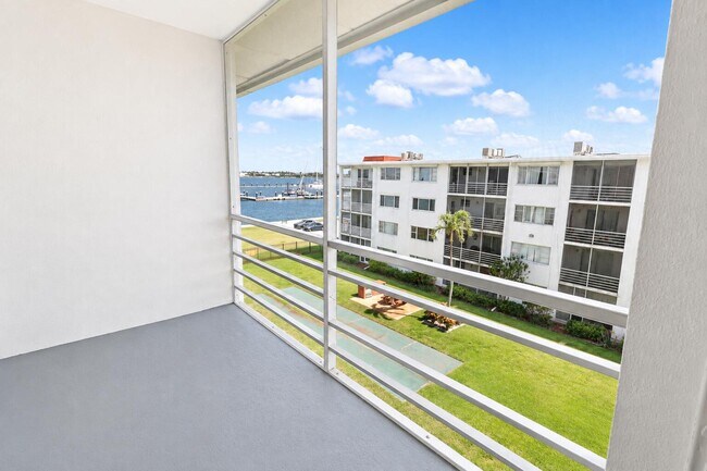Building Photo - 4500 N Flagler Dr